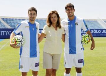 Omar Ramos y Gabriel Pires posan como nuevos jugadores del Leganés.