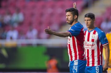 Su sorpresivo traspaso de América a Chivas dejó todo tipo de comentarios entre las aficiones rojiblancas y americanista. Oribe se caracteriza por ser un jugador directo ante las cámaras