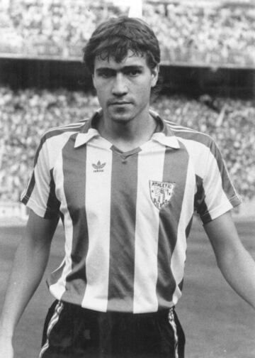 Alternó las categorías inferiores y el primer equipo del Athletic entre 1980 y 1986. En 1988 fichó por el Barcelona. En el club catalán jugaría hasta 1994.