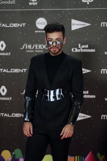 El cantante Agoney.