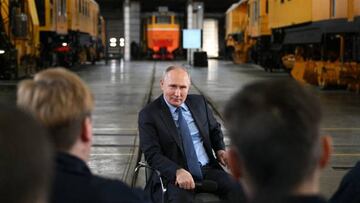 Russian President Vladimir Putin meets with workers as he visits the Tulazheldormash plant, Russian leading machine-building enterprise, in Tula on April 4, 2023. (Photo by Ramil SITDIKOV / SPUTNIK / AFP) (Photo by RAMIL SITDIKOV/SPUTNIK/AFP via Getty Images)