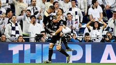 Ziyech y Tadic celebran el segundo gol del Ajax al Real Madrid en el partido de vuelta de octavos de final de la Champions 2018-2019.