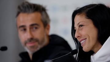 Soccer Football - FIFA Women’s World Cup Australia and New Zealand 2023 - Spain Press Conference - Eden Park, Auckland, New Zealand - August 14, 2023 Spain's Jennifer Hermoso with coach Jorge Vilda during the press conference REUTERS/Amanda Perobelli