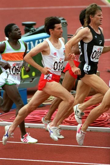 En 1990 se retirá del Atletismo después de los Juegos de la Commonwealth de Auckland