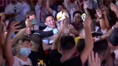 Totalmente criticable: la llegada al hotel del Sevilla que ojalá no acabe en brote