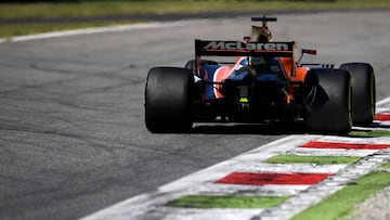 McLaren&#039;s Spanish driver Fernando Alonso drives during the Italian Formula One Grand Prix at the Autodromo Nazionale circuit in Monza on September 3, 2017. / AFP PHOTO / ANDREJ ISAKOVIC