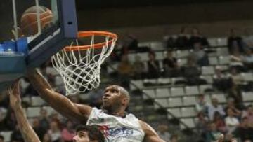 Jelinek anota ante Simmons.