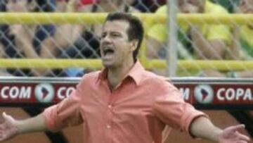 <b>NO PARA.</b> Igual que en el primer partido, que perdieron ante México, Dunga no paró de dar instrucciones a los suyos.