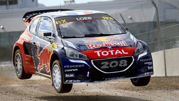 Loeb, en plena competición con el Peugeot 2008 en el Mundial de rallycross.
