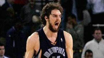 <b>EL LÍDER PERFECTO. </b>Pau Gasol anotó la canasta que le dio la victora a Memphis frente a Golden State por 79-81.