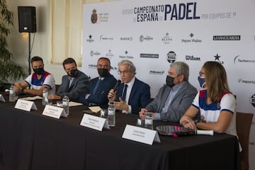 Ram&oacute;n Morcillo, en el centro, y Felip R&oacute;denas, presidente de la FCP, a si izquierda, en un acto de presentaci&oacute;n.