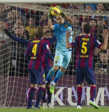 11/01/15 18ª Jornada Barcelona - Atlético de Madrid Parada de Claudio Bravo portero del Barcelona