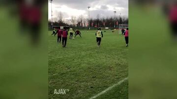 Edson Álvarez demostró sus dotes ofensivos con el Ajax