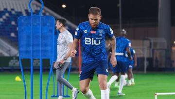 Gustavo Cuéllar en un entrenamiento de Al Hilal.