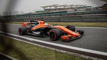 Fernando Alonso con el McLaren Honda F1 en China. 