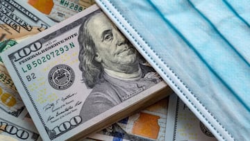Billetes de cien dólares vía Getty Images.