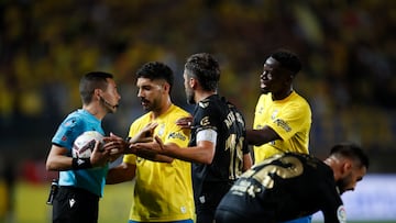 Álex Suárez puede con todo y todos