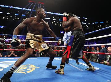 El boxeador estadounidense retuvo el título mundial de los pesados del Consejo Mundial en el primer asalto a los 2 minutos 59 segundos dejando KO al haitiano-canadiense.