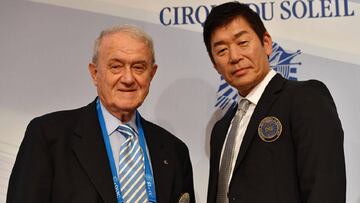 Bruno Grandi y Morinari Watanabe, presidente saliente y entrante de la Federación Internacional de Gimnasia.