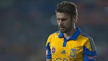 Foto de acci&oacute;n durante el partido Pachuca vs Trigres UANL en el Estadio Hidalgo. Partido Correspondiente a la Jornada 13 del Torneo Clausura 2016, Liga BBVA Bancomer MX, en la foto: Rafael Sobis.