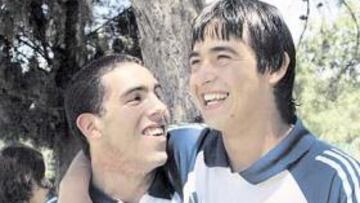 <b>INTERNACIONAL. </b>Pisculichi, con Tévez (a la izquierda), en una concentración con Argentina.