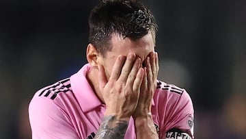 FORT LAUDERDALE, FLORIDA - OCTOBER 07: Lionel Messi #10 of Inter Miami CF reacts after a loss to FC Cincinnati at DRV PNK Stadium on October 07, 2023 in Fort Lauderdale, Florida.   Megan Briggs/Getty Images/AFP (Photo by Megan Briggs / GETTY IMAGES NORTH AMERICA / Getty Images via AFP)