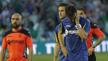 Los jugadores del Getafe, hundidos tras el descenso.