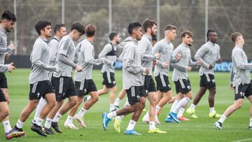 La plantilla del Celta realiza carrera continua durante un entrenamiento en la ciudad deportiva del club vigu&eacute;s.