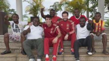 Javi Mart&iacute;nez y Mata, con lugare&ntilde;os de Guinea.