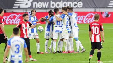 El Leganés celebró la victoria en San Mamés.