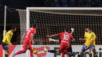 Aimar en el momento de marcar el gol.