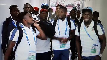 Camerún llegó cantando y bailando al estadio
