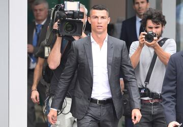 Cristiano Ronaldo llegando a Turn para pasar el reconocimiento mdico con su nuevo equipo. 