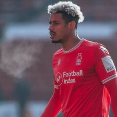 Por qué Lyle Taylor ya no se arrodilla en el 'Black Lives Matter'