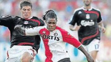 <b>SE SALIÓ CONTRA EL LIVERPOOL.</b>Calderón vio el domingo por televisión la exhibición que dio Drenthe ante el Liverpool en el Torneo de Rotterdam. El holandés marcó un gol al equipo de Rafa Benítez y provocó un penalti. Drenthe jugó de extremo izquierdo, la que será su posición en el Madrid, aunque también puede actuar de lateral.