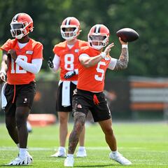 NFL analyst forecasts which Browns quarterback will be cut and makes shocking prediction for Week 1 starting QB