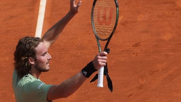 Greece&#039;s Stefanos Tsitsipas celebrates after winning his Monte-Carlo ATP Masters Series tournament tennis match against Serbia&#039;s Laslo Djere in Monaco on April 14, 2022. (Photo by Valery HACHE / AFP)