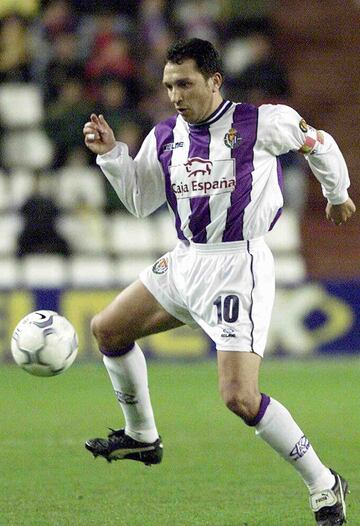 Comenzó su carrera en las categorías inferiores del Valladolid, en la temporada 83/84 debuta en Primera División con el primer equipo donde no tarda en hacerse imprescindible en el club.