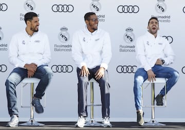 Gustavo Ayón, Thompkins y Campazzo.