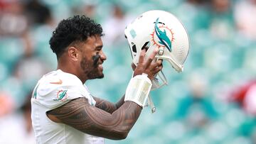 MIAMI GARDENS, FLORIDA - OCTOBER 27: Tua Tagovailoa #1 of the Miami Dolphins looks on prior to a game against the Arizona Cardinals at Hard Rock Stadium on October 27, 2024 in Miami Gardens, Florida. Carmen Mandato/Getty Images/AFP (Photo by Carmen Mandato / GETTY IMAGES NORTH AMERICA / Getty Images via AFP)