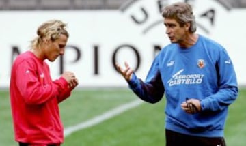 Proveniente del Manchester United, el delantero uruguayo fue el goleador histórico del Villarreal y pichichi de La Liga 2005. Sin duda, una de las mejores figuras de Manuel Pellegrini en el cuadro amarillo.