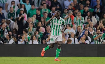 Assane Diao celebra el 2-2 al Barcelona. 