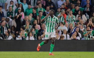 Assane Diao celebra el 2-2 al Barcelona. 