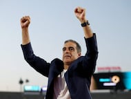 PASADENA, CALIFORNIA - JUNE 19: Renato Paiva, Head Coach of Botafogo, celebrates after the team's victory in the FIFA Club World Cup 2025 group B match between Paris Saint-Germain FC and Botafogo FR at Rose Bowl Stadium on June 19, 2025 in Pasadena, California. Stu Forster/Getty Images/AFP (Photo by Stu Forster / GETTY IMAGES NORTH AMERICA / Getty Images via AFP)