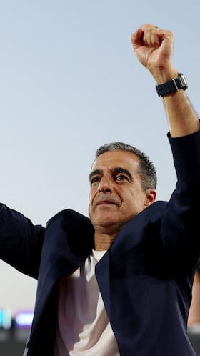 PASADENA, CALIFORNIA - JUNE 19: Renato Paiva, Head Coach of Botafogo, celebrates after the team's victory in the FIFA Club World Cup 2025 group B match between Paris Saint-Germain FC and Botafogo FR at Rose Bowl Stadium on June 19, 2025 in Pasadena, California. Stu Forster/Getty Images/AFP (Photo by Stu Forster / GETTY IMAGES NORTH AMERICA / Getty Images via AFP)