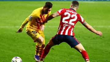 FILE PHOTO: Soccer Football - La Liga Santander - Atletico Madrid v FC Barcelona - Wanda Metropolitano, Madrid, Spain - November 21, 2020 Barcelona's Lionel Messi in action with Atletico Madrid's Mario Hermoso REUTERS/Sergio Perez/File Photo