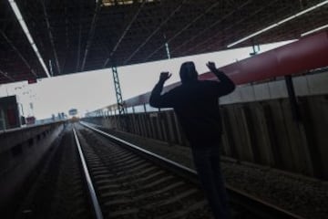 Una huelga de los empleados del sistema de metro de Sao Paulo agravó este jueves el caos de tránsito. El Movimiento de Trabajadores Sin Casa marchó hacia el estadio de la inauguración.