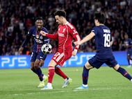 PARIS (France), 08/04/2026.- Ousmane Dembele (L) and Kang-in Lee of PSG in action against Curtis Jones (C) of Liverpool during the UEFA Champions League quarter-finals, 1st leg match between Paris Saint-Germain FC and Liverpool FC in Paris, France, 08 April 2026. (Liga de Campeones, Francia) EFE/EPA/TERESA SUAREZ