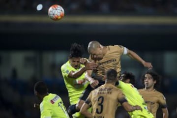 En la segunda parte, Pumas apostó por los centros al área pero no vio resultado.