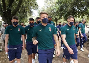 ROME, ITALY - JUNE 20: Italian national team players and staff walk in the park before the UEFA Euro 2020 Championship Group A match between Italy and Wales at Olimpico Stadium on June 20, 2021 in Rome, Italy. (Photo by Claudio Villa/Getty Images)